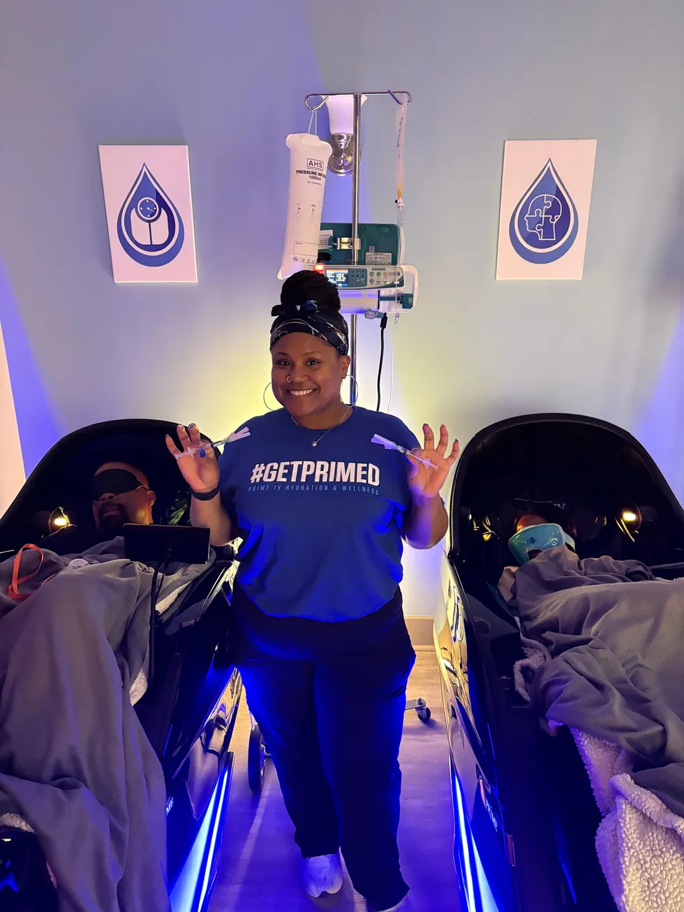 A Prime IV Montgomery nurse holding vitamin injections in the treatment lounge